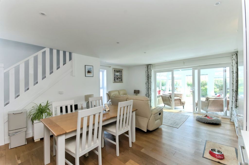 Property photo 2 of 16 Pbox-Img.Jpg
