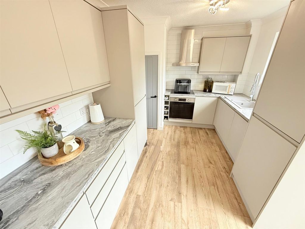 Property photo 3 of 19 Kitchen/Dining Room