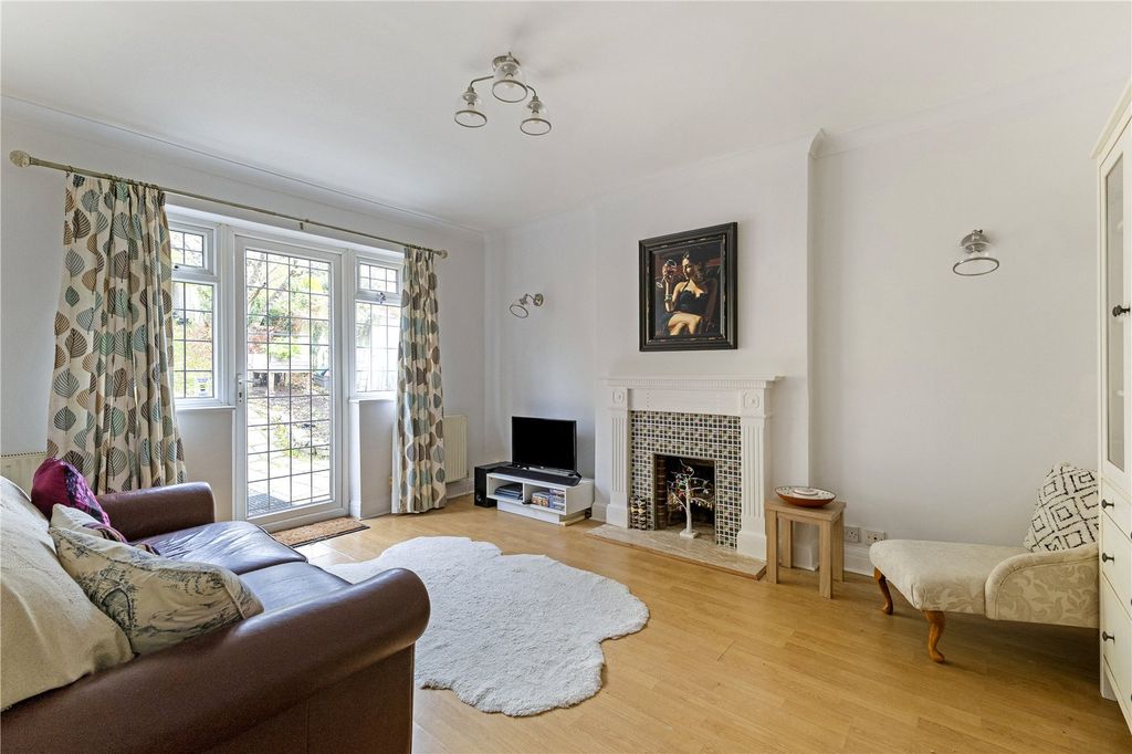 Property photo 2 of 11 Sitting Room