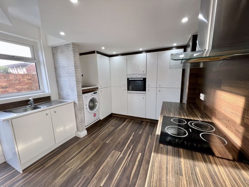 Property photo 3 of 11 Kitchen