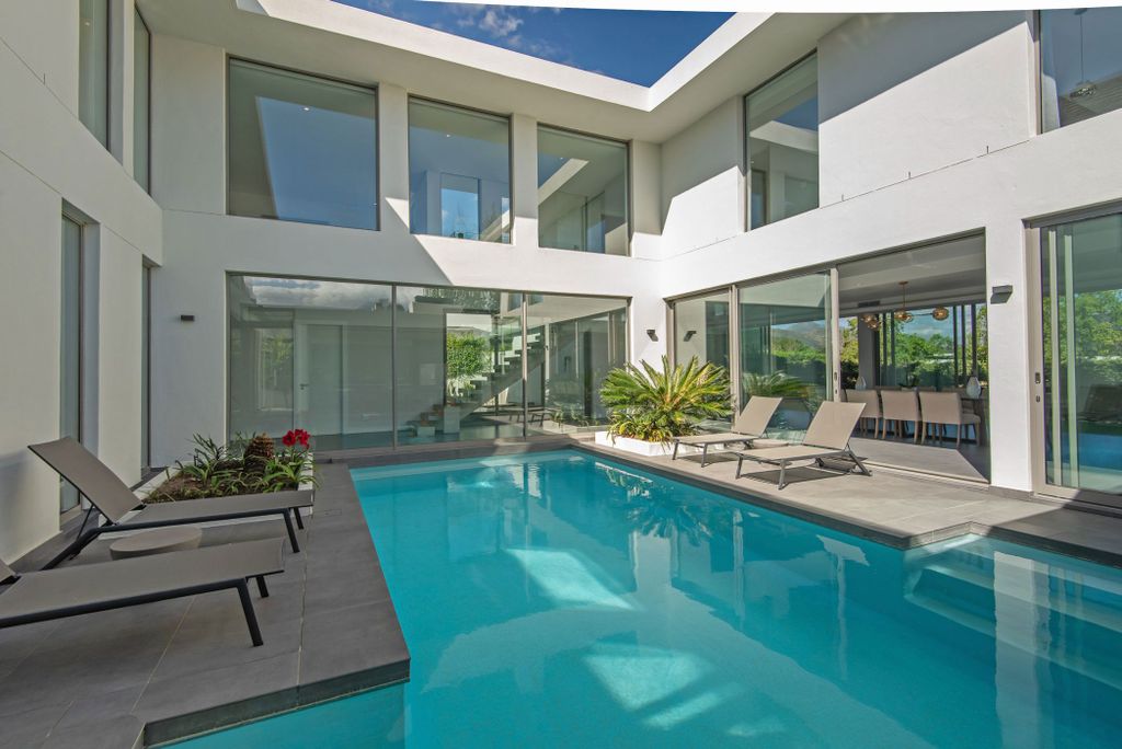 Property photo 2 of 30 Vlv1715405