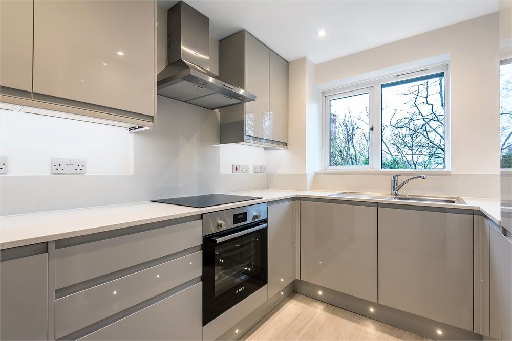 Property photo 2 of 10 Kitchen