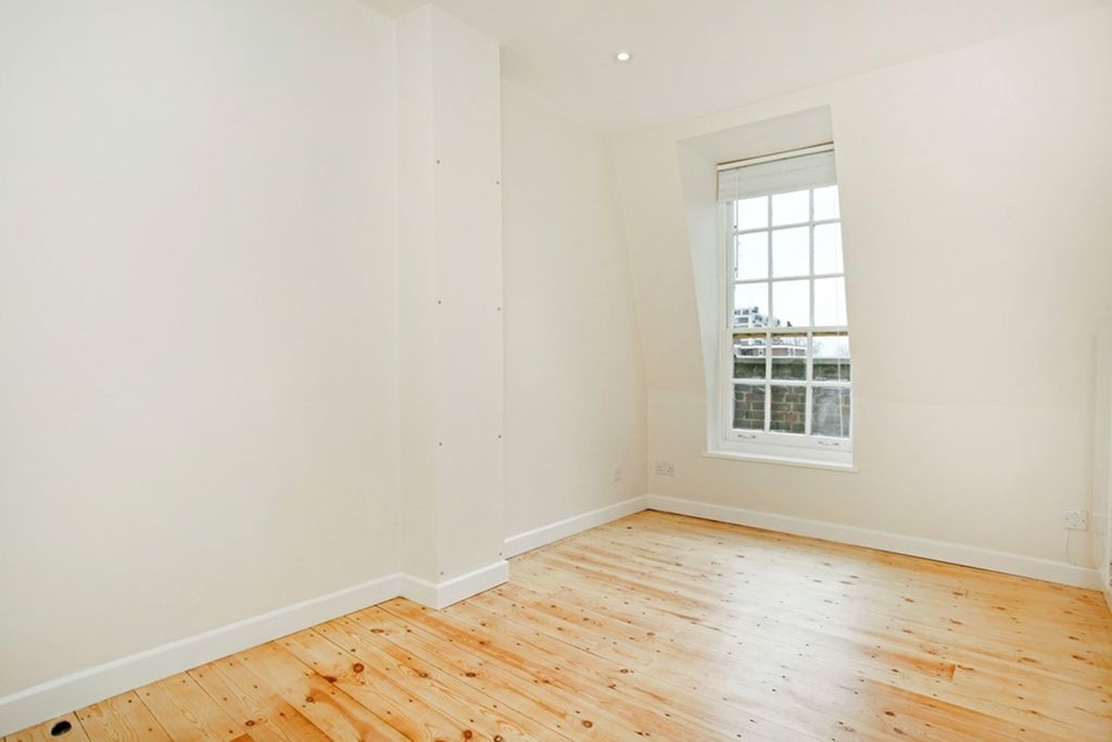 Property photo 2 of 11 Bedroom