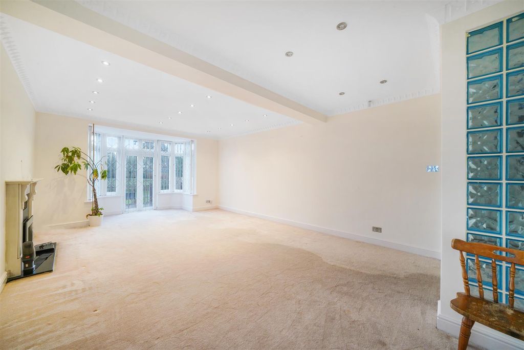 Property photo 2 of 12 51 Pebworth Road - Kr3Ifrvdklvzzrwsegzv.Jpg