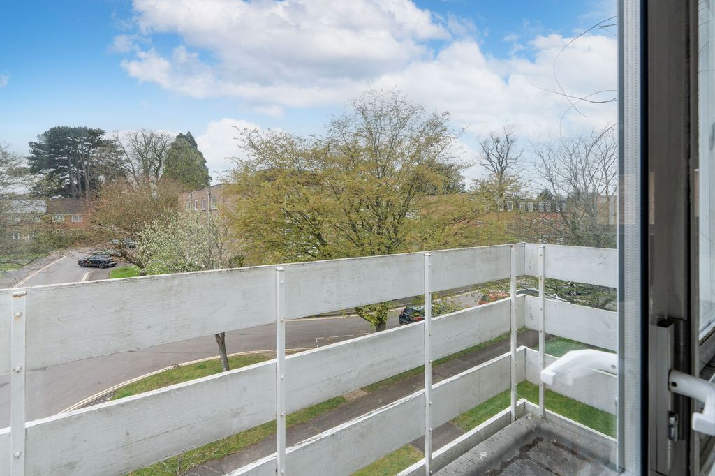 Property photo 2 of 4 Balcony