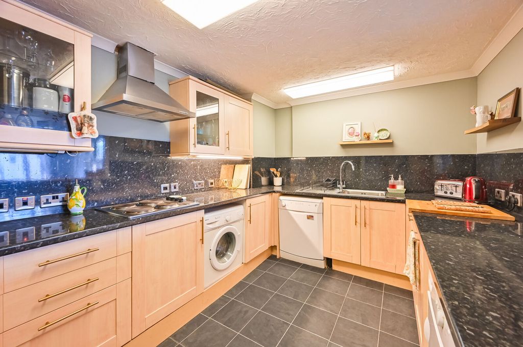 Property photo 1 of 27