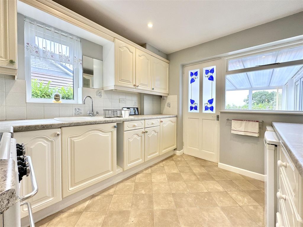 Property photo 3 of 17 Kitchen.Jpg