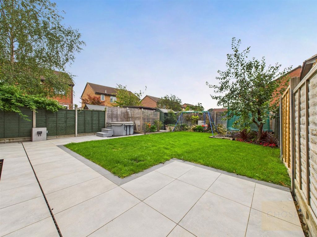 Property photo 2 of 20