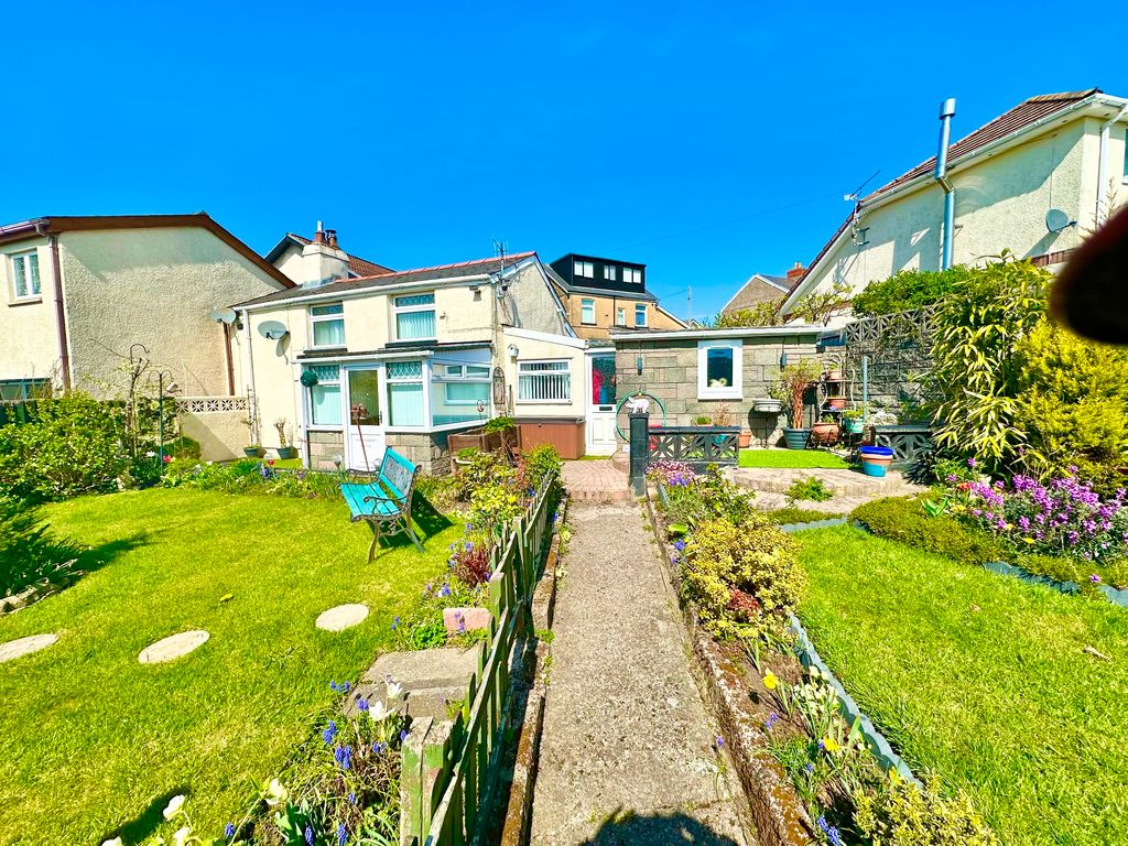 Property photo 2 of 33