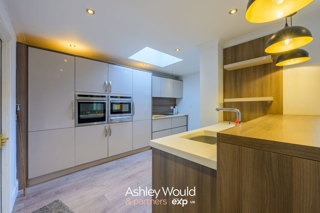 Property photo 2 of 17