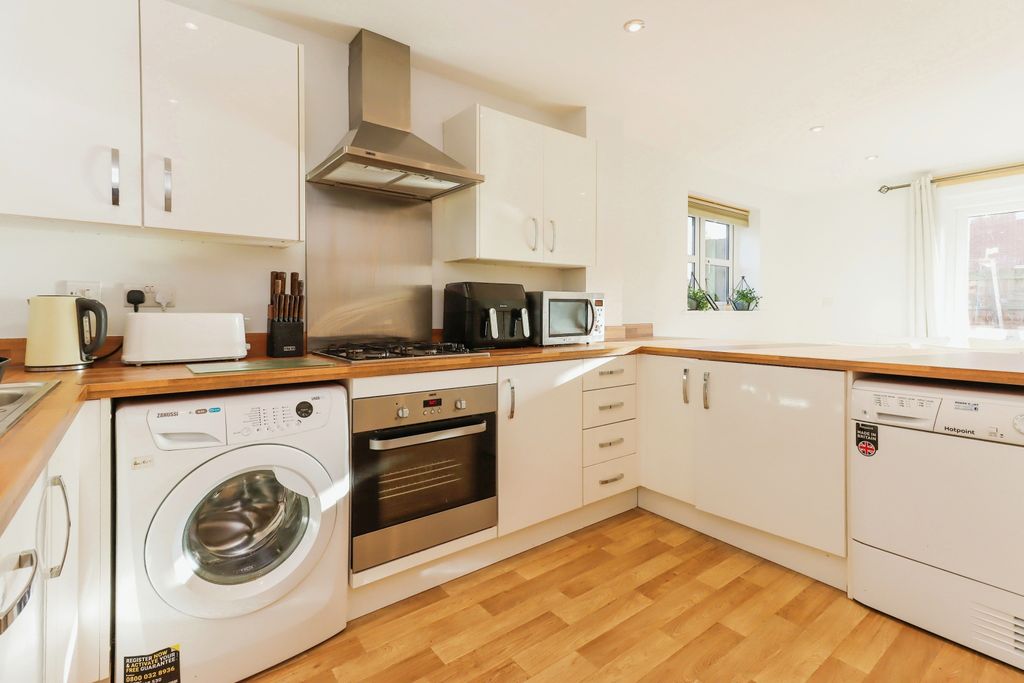Property photo 3 of 12 Kitchen / Diner