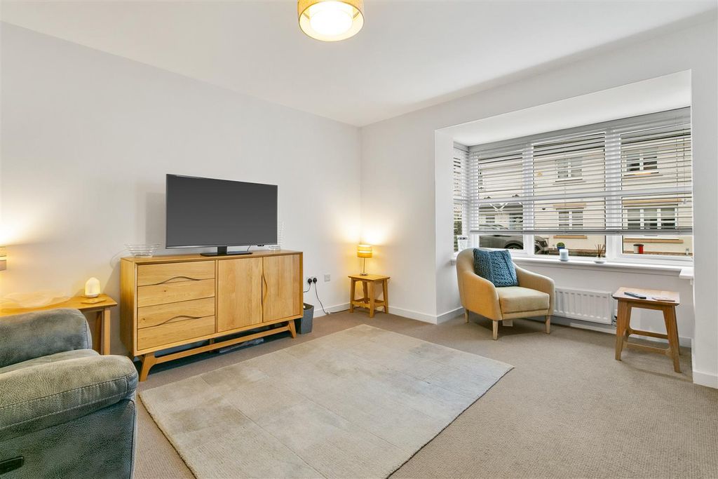 Property photo 2 of 25 Queen-Mary-4.Jpg