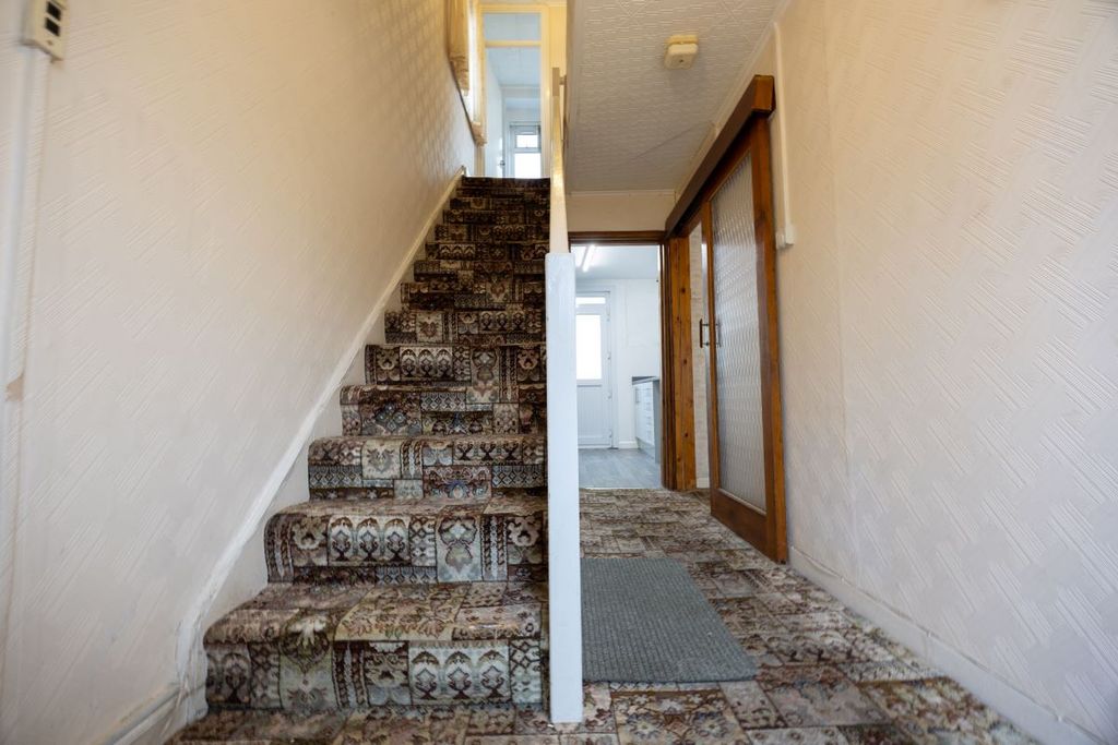 Property photo 3 of 28