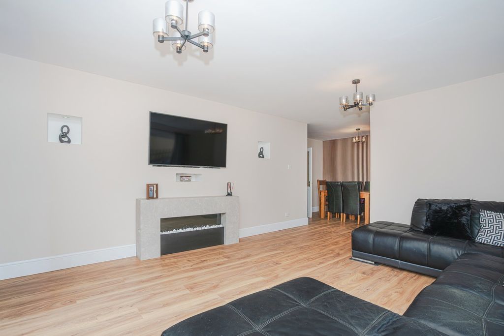 Property photo 3 of 26