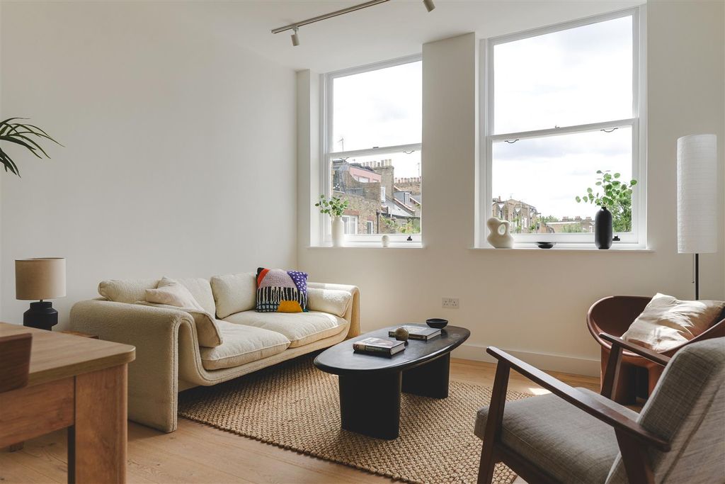 Property photo 2 of 22 Clissold Crescent-14.Jpg