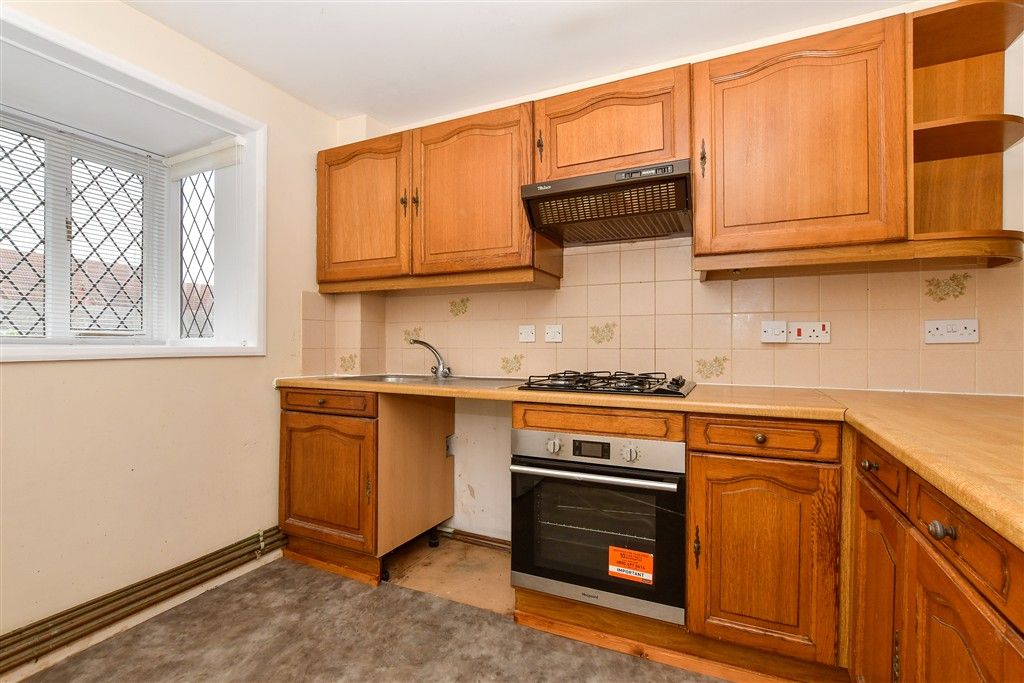 Property photo 3 of 7 Kitchen