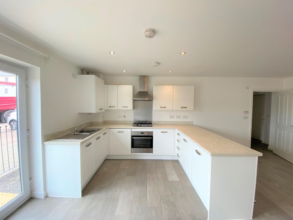 Property photo 3 of 6 Living Room