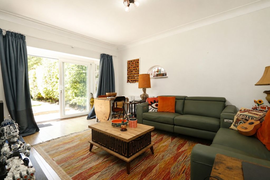 Property photo 3 of 13 5248704