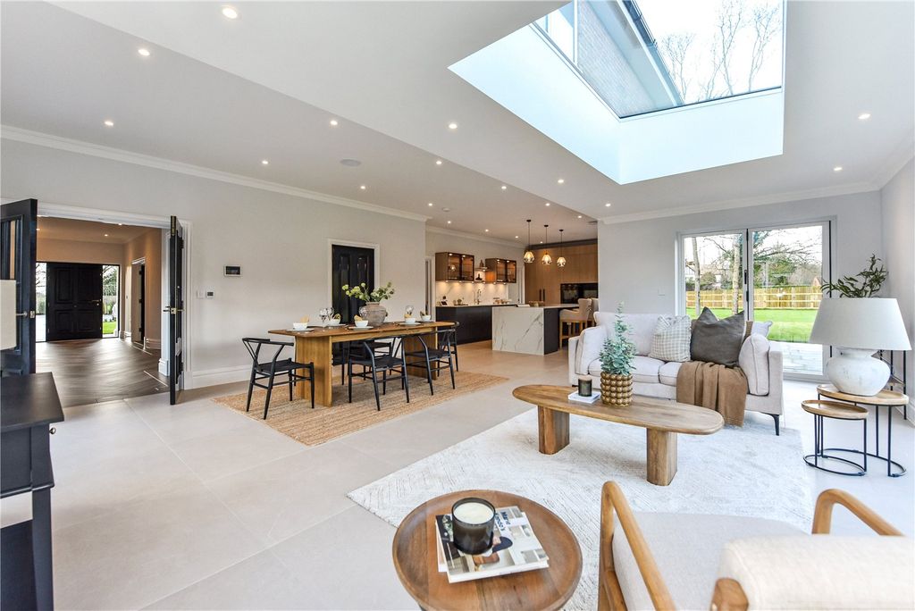 Property photo 3 of 19 Aromel House