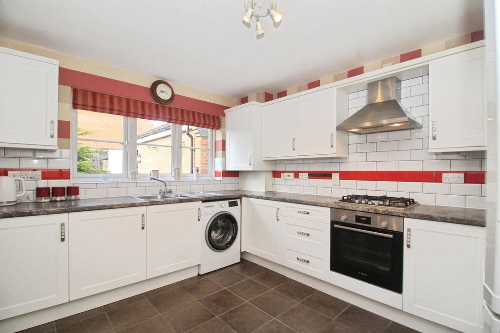 Property photo 2 of 18 Breakfast Kitchen