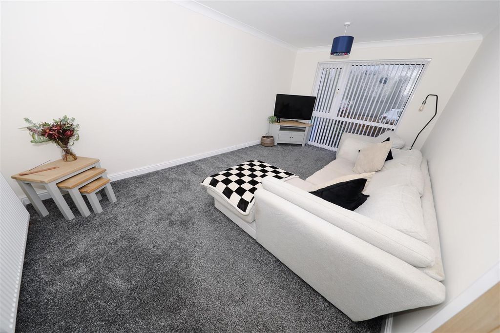 Property photo 2 of 15 B