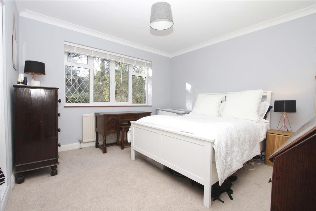 Chigwell Hurst Court, Pinner HA5, 2 bed maisonette for sale, £475,000 ...