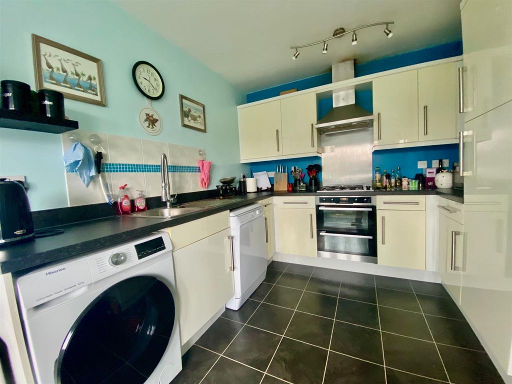 Property photo 2 of 16