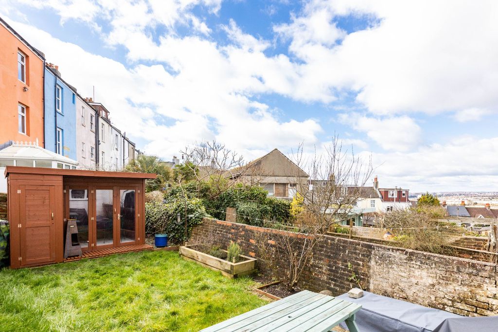 Property photo 2 of 24