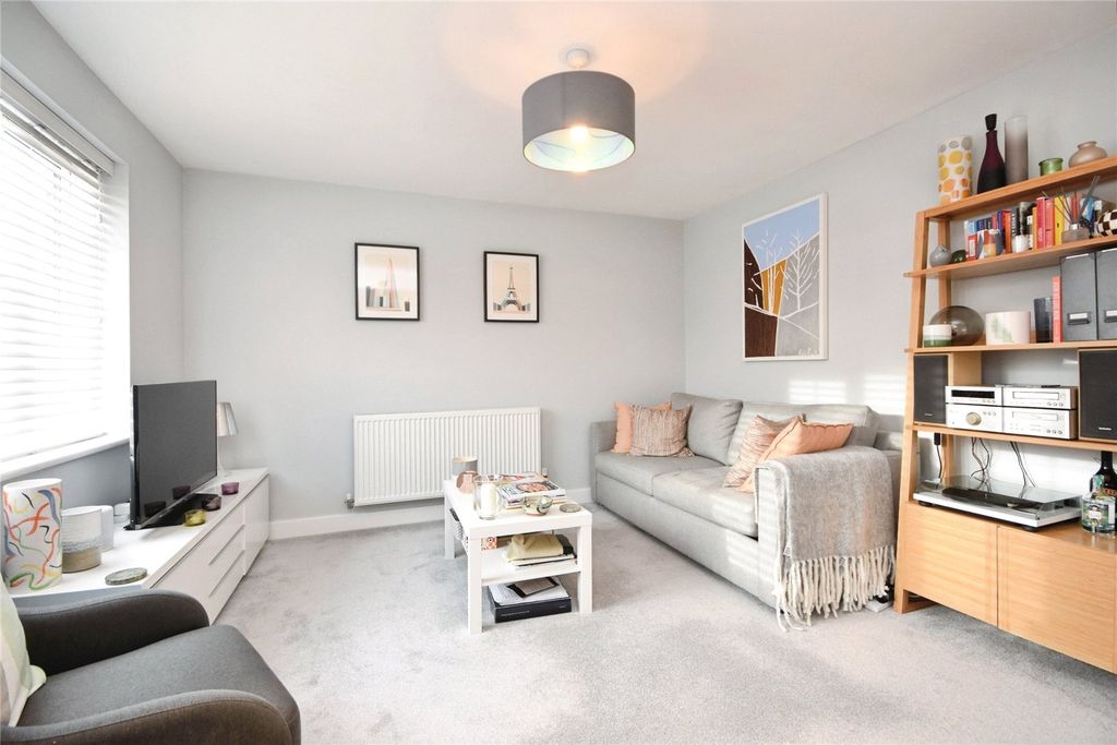 Property photo 2 of 14 Lounge