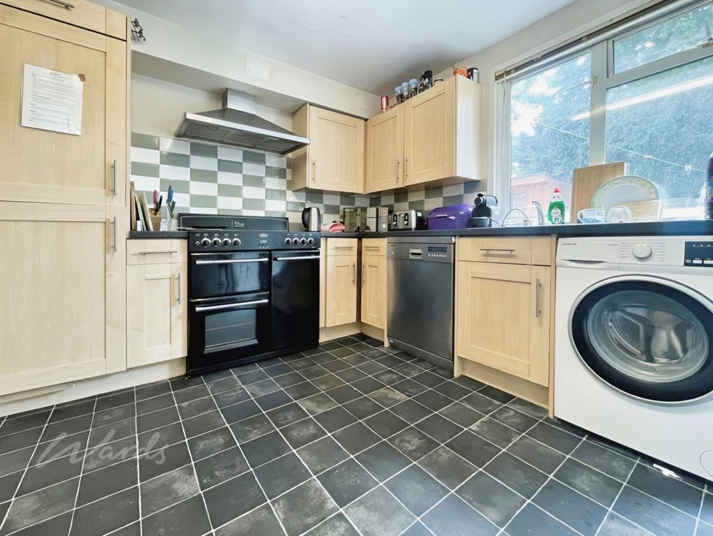 Property photo 3 of 8 Kitchen