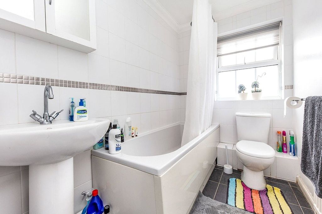 Property photo 3 of 9 Description