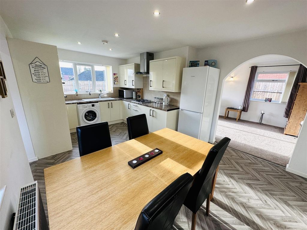 Property photo 2 of 21 Kitchen Diner