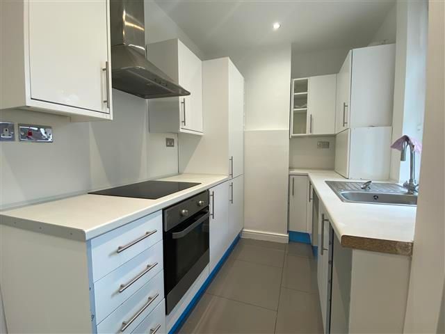 Property photo 2 of 10 Bathroom