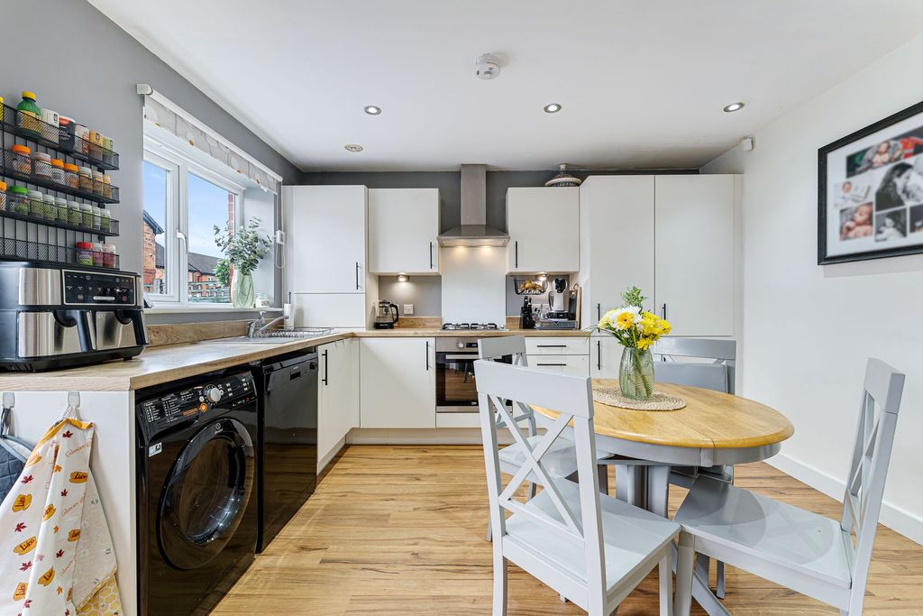 Property photo 3 of 23