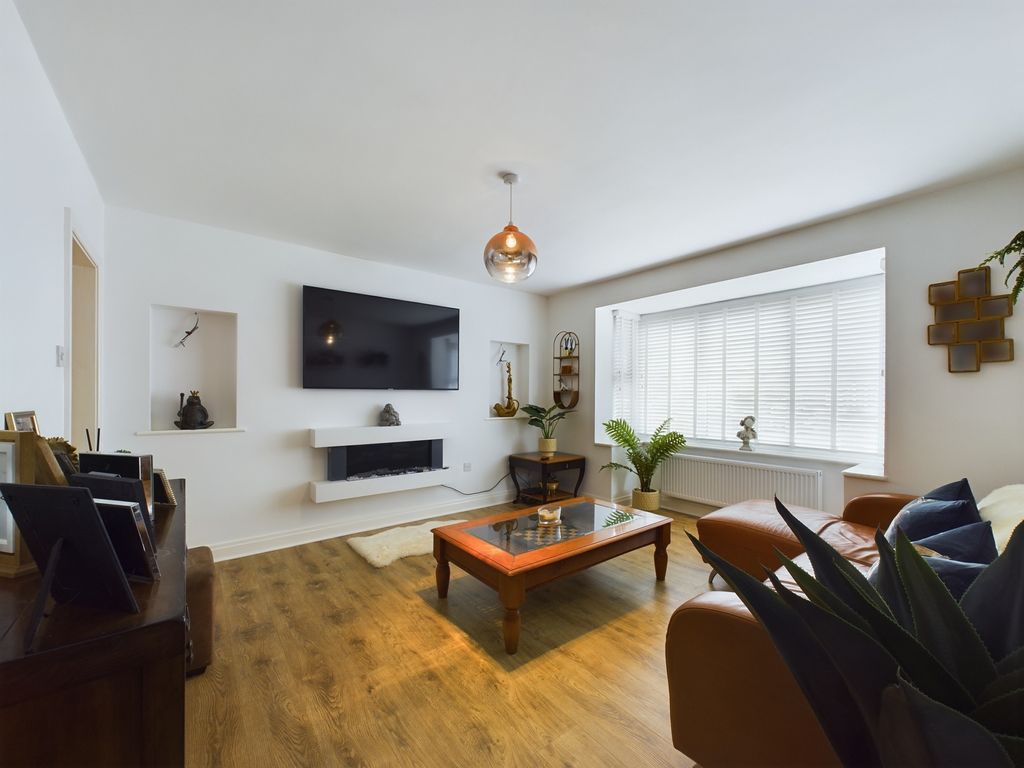 Property photo 2 of 33