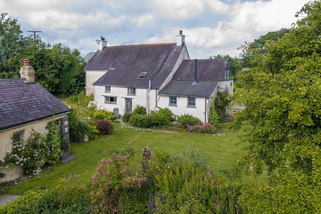 Property photo 1 of 98