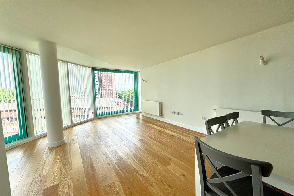 Property photo 1 of 12 (Main)