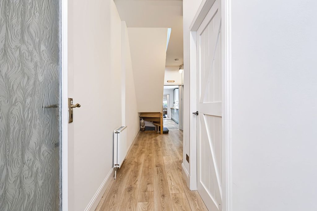 Property photo 2 of 39