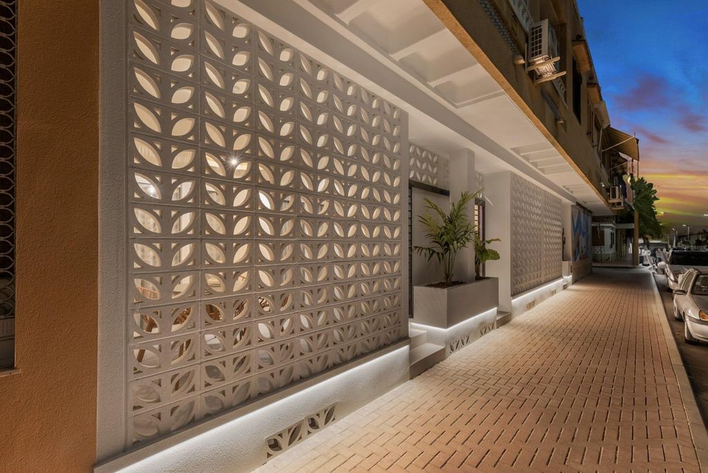 Property photo 1 of 24