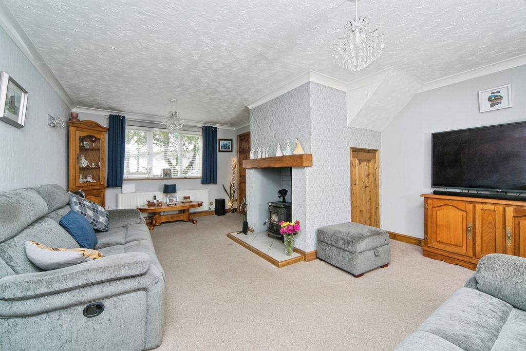 Property photo 3 of 28 Photo