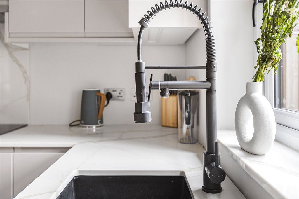 Property photo 2 of 21 Kitchen