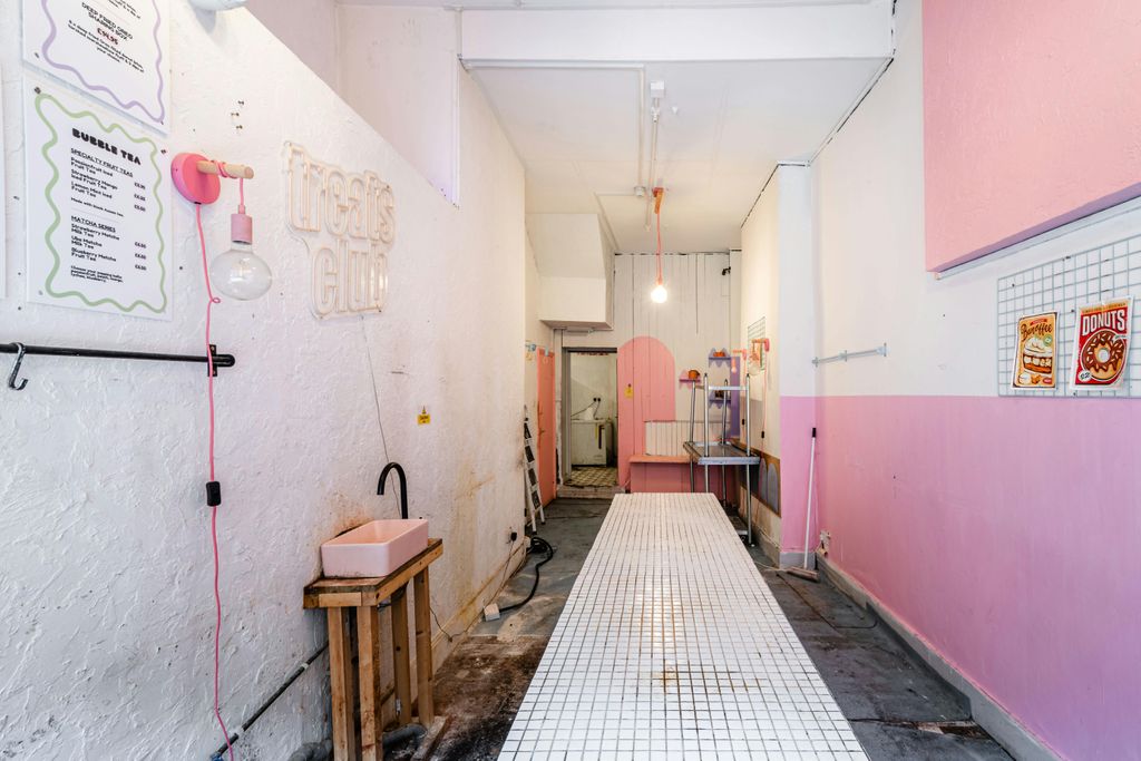 Property photo 3 of 15 Hackney Rd 8  Low Res 8.Jpg