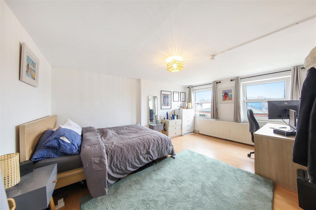 Property photo 3 of 13 Frithville Gardens - Adtcdjkjldcjeolycp2P.Jpg