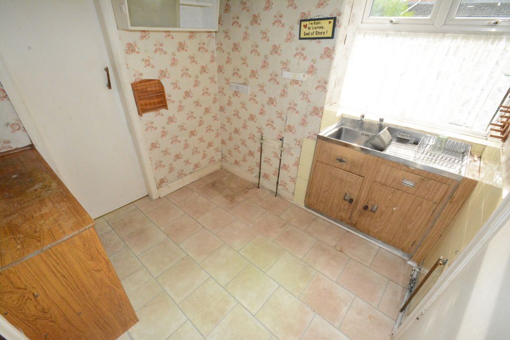 Property photo 2 of 10 Kitchen