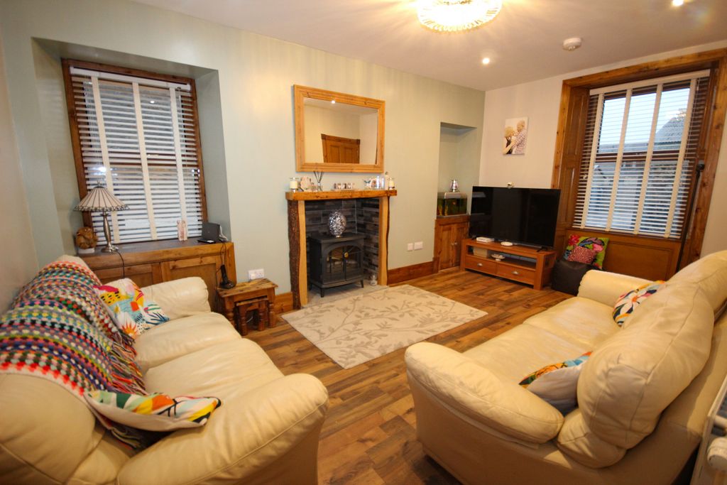 Property photo 2 of 37