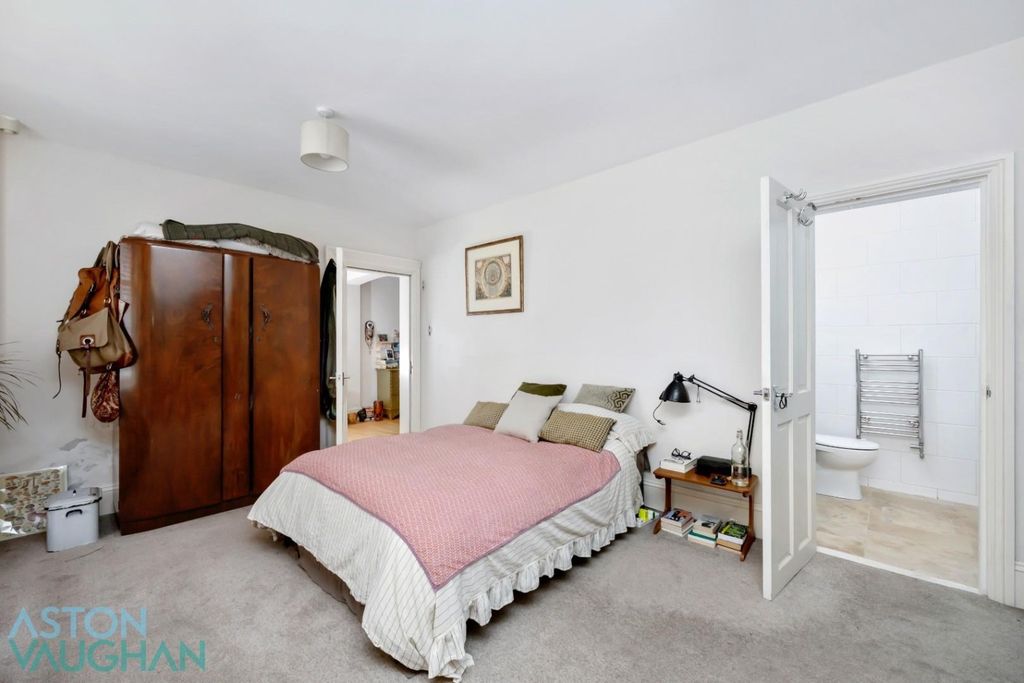 Property photo 3 of 9 4706424