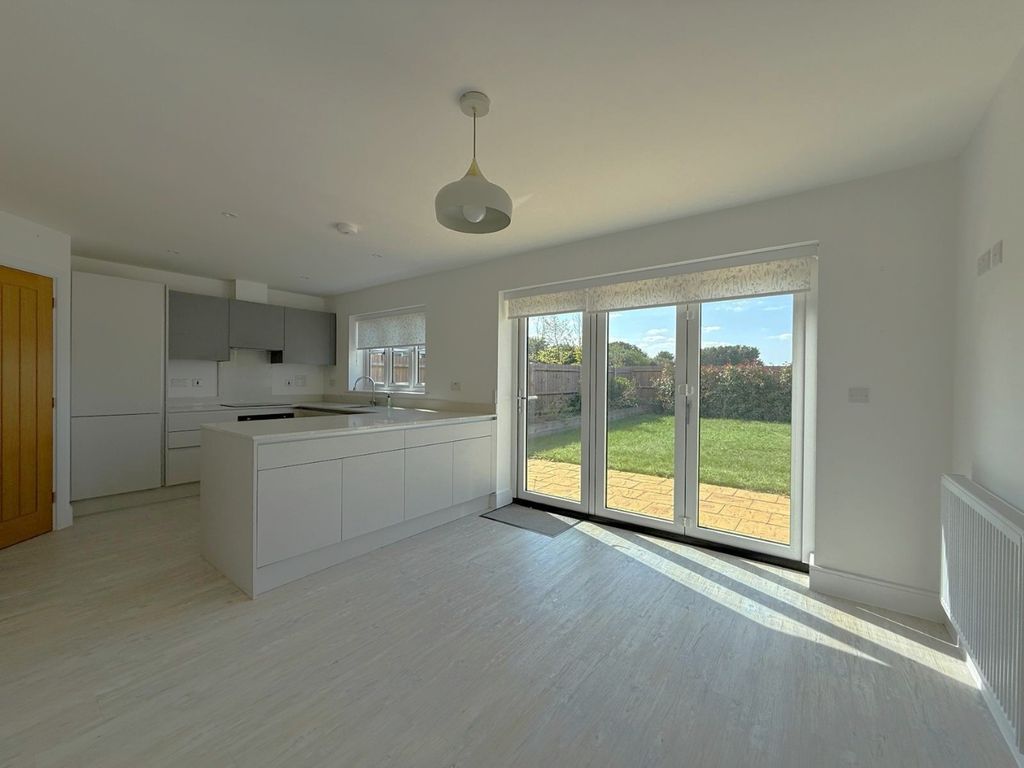 Property photo 3 of 15 4383565