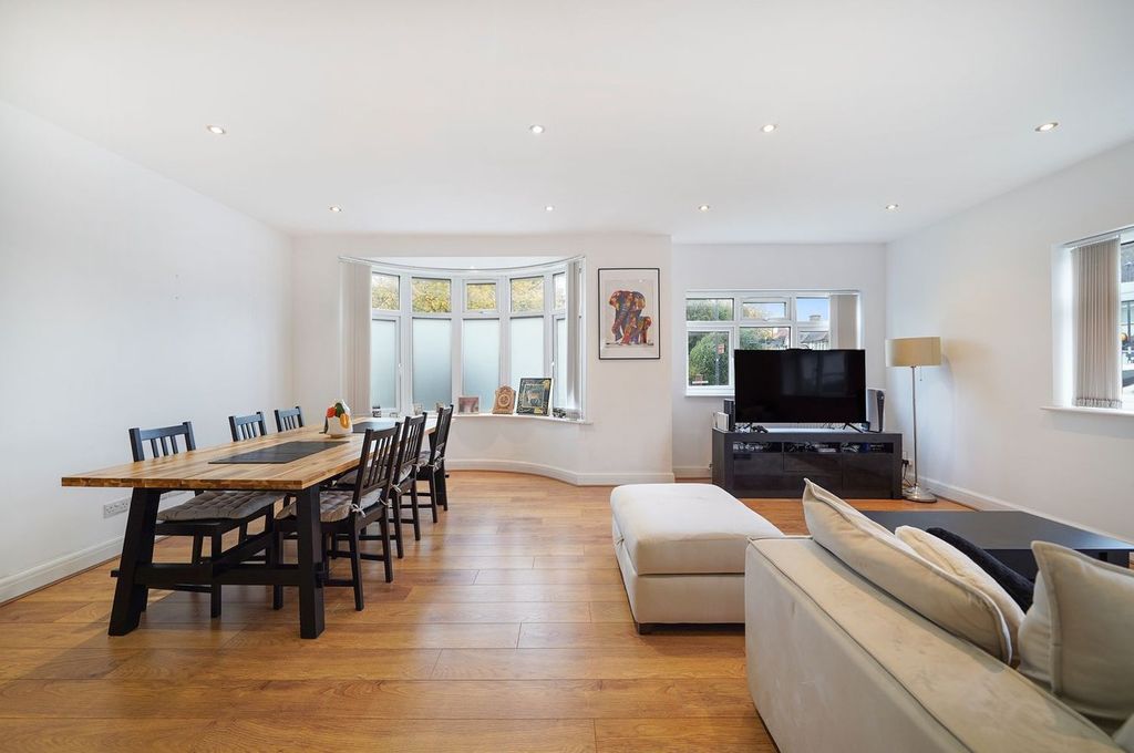 Property photo 2 of 29