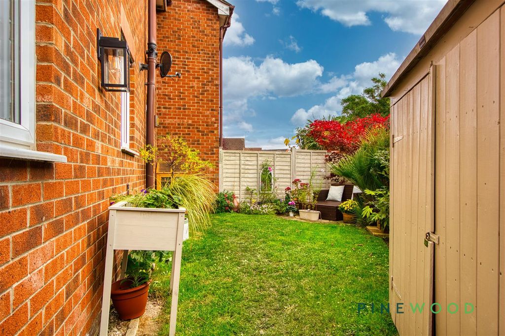 Property photo 3 of 17 Private Garden