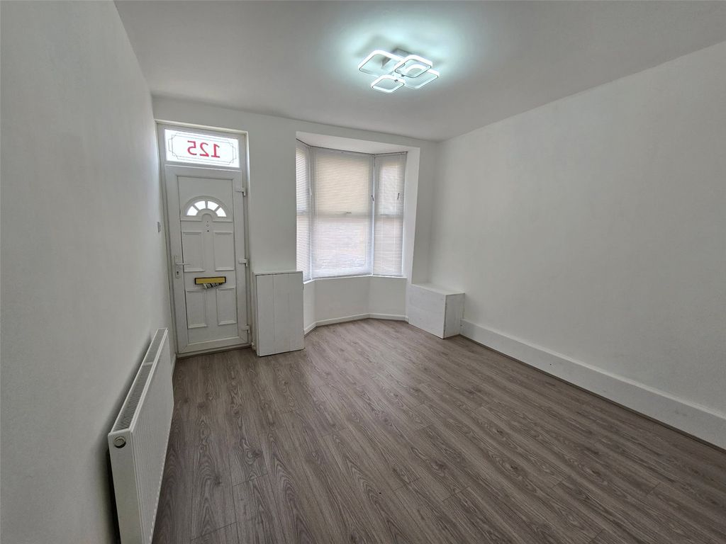 Property photo 2 of 10 Picture No. 28